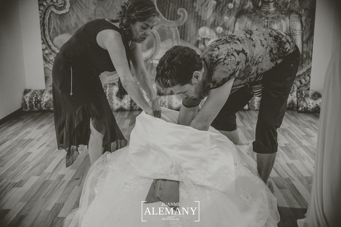 weeding in las americas